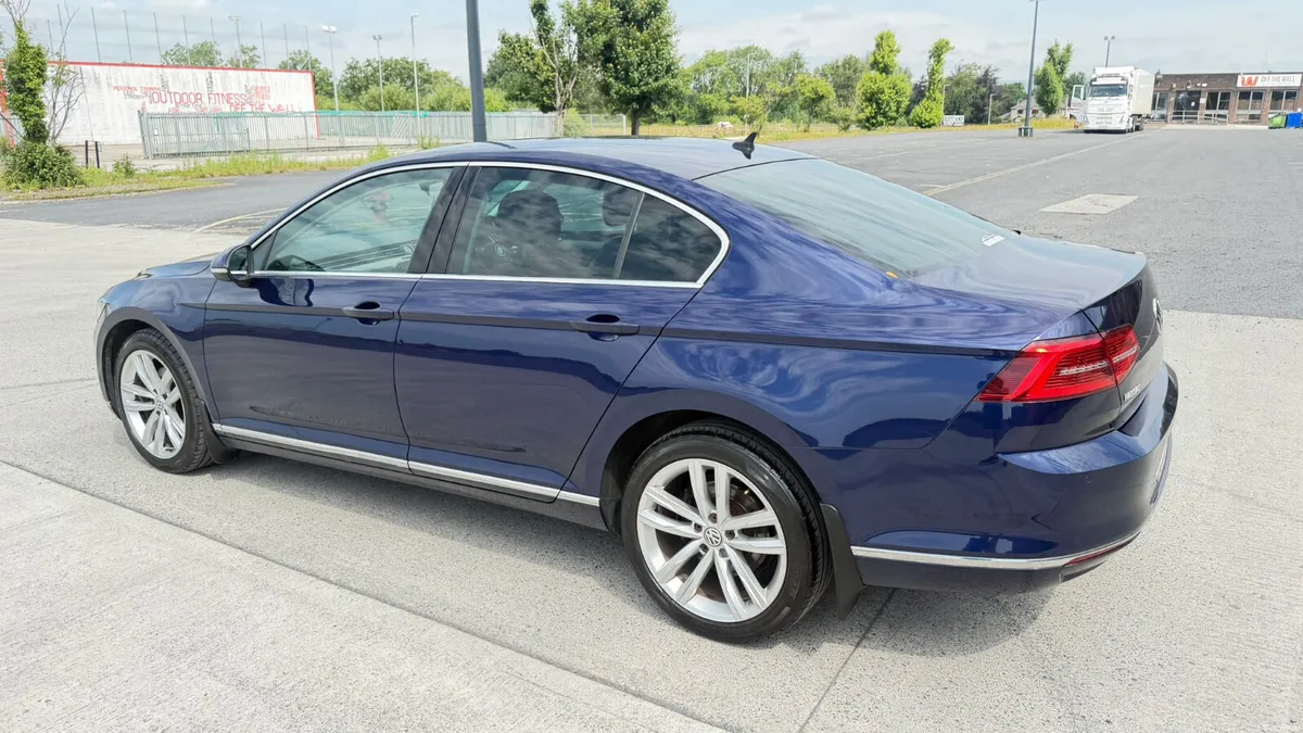 2018 VOLKSWAGEN PASSAT AUTOMATIC LOW KMS - Image 4