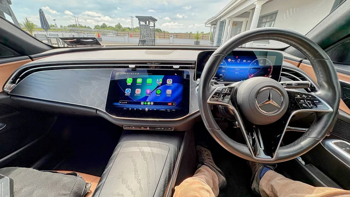 2024 Mercedes Benz E220d Hybrid - Advantgarde Plus - Image 2