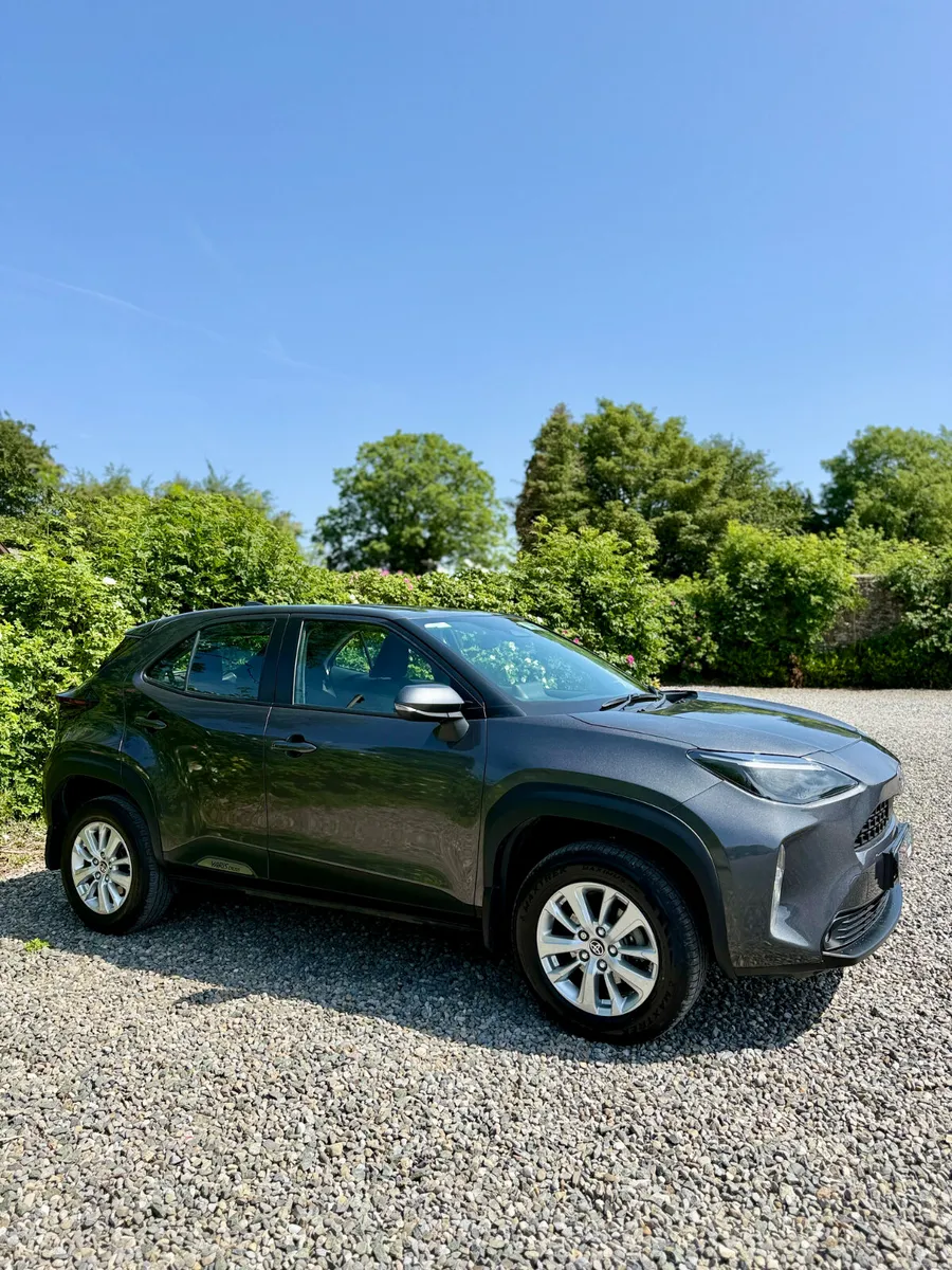 2025 Toyota Yaris Cross 1.5 Hybrid Luna Automatic - Image 2