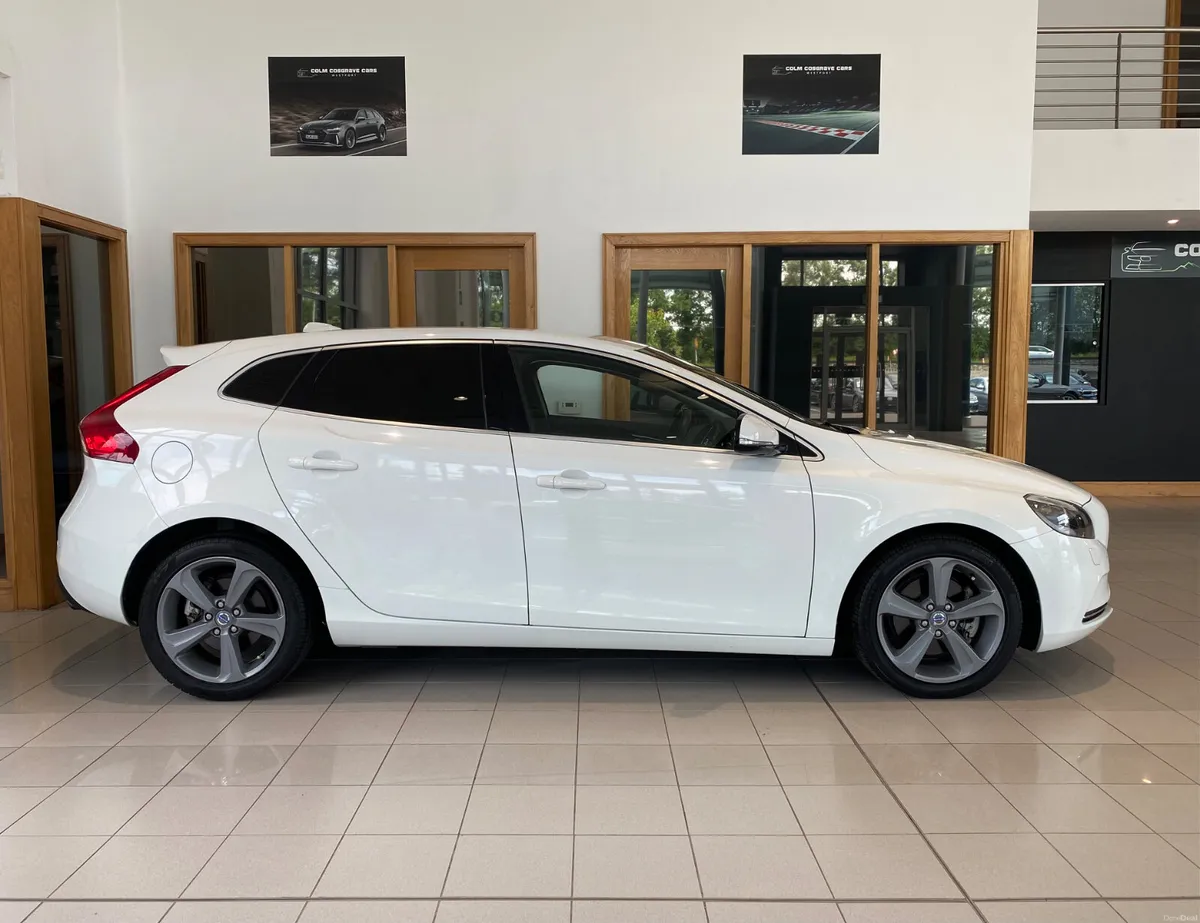 Volvo V40 2013 T4 180HP SE LUX Auto - Image 2