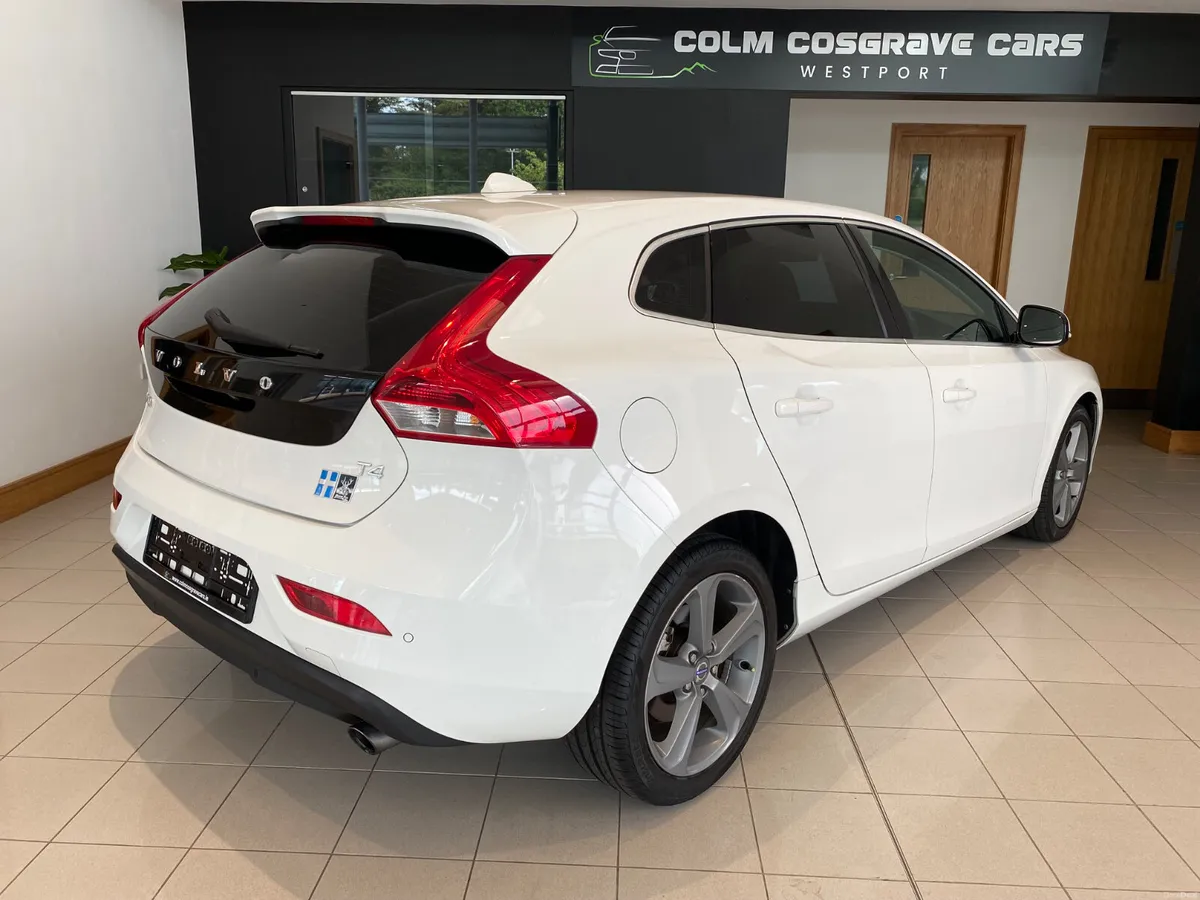Volvo V40 2013 T4 180HP SE LUX Auto - Image 4