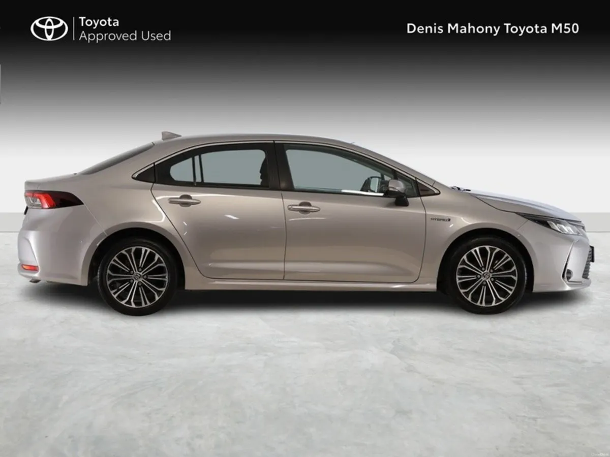 Toyota Corolla Luna Sport Hybrid Saloon - Image 3