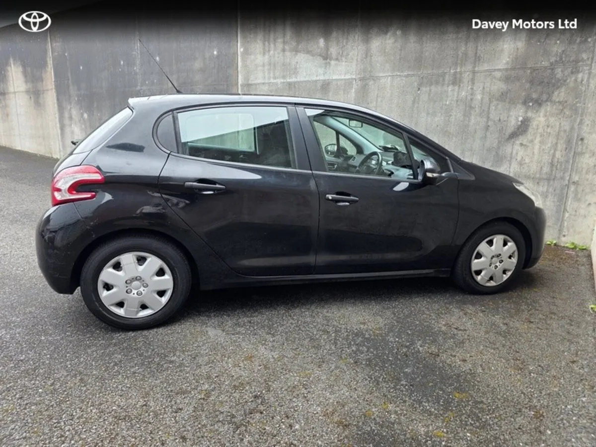 Peugeot 208 ACCESS 1.4 HDI 4DR - Image 3