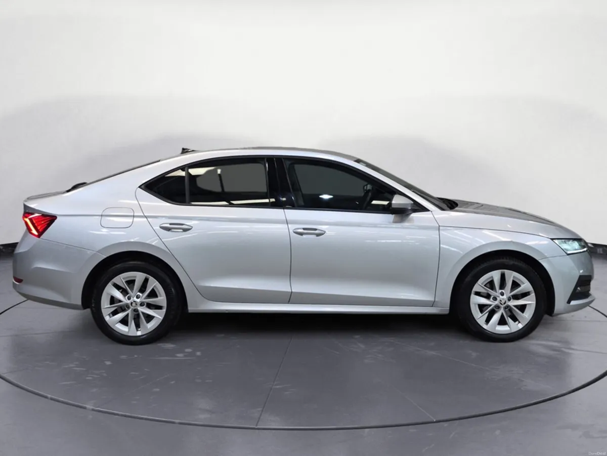 Skoda Octavia AMBITION 2.0 TDI 115HP 5DR - Image 4