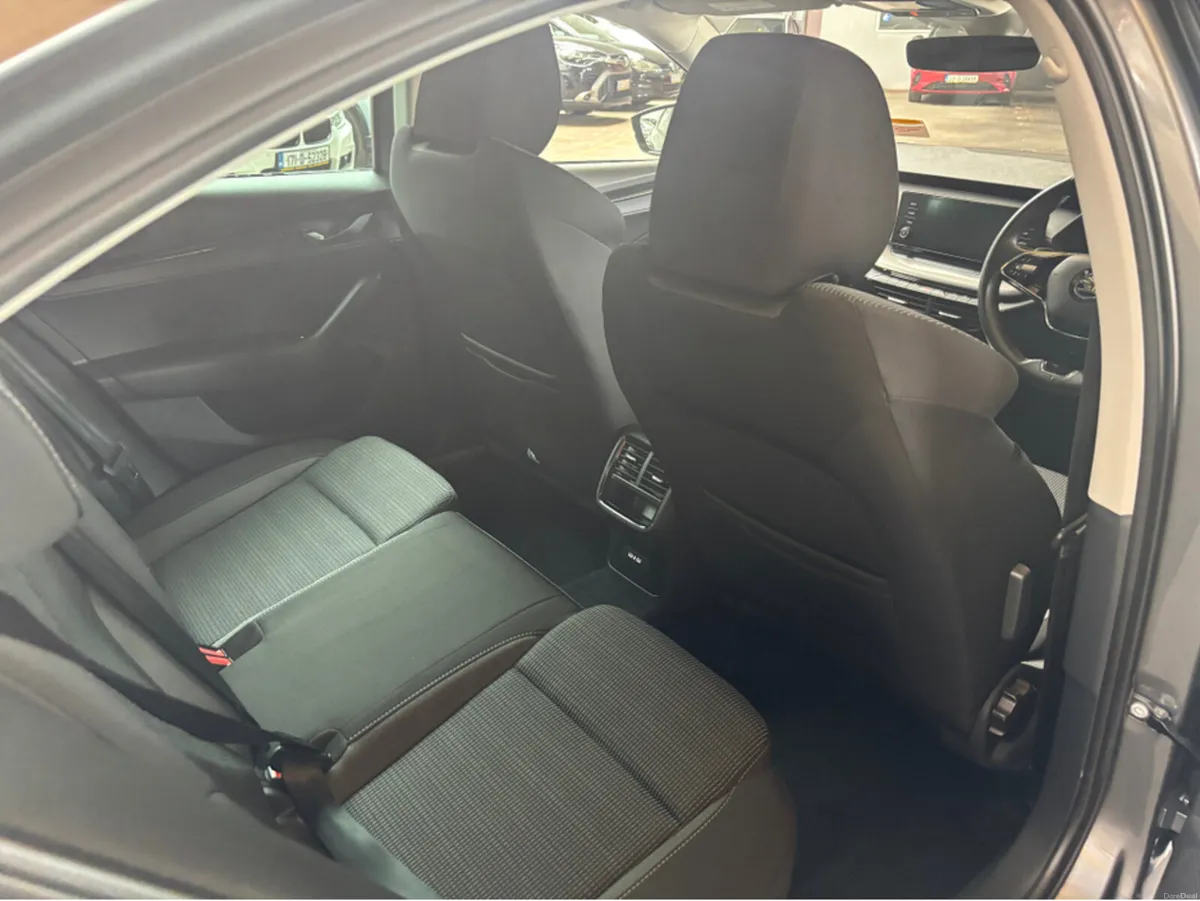 Skoda Octavia AMBITION 2.0 TDI 115 Automatic - Image 2