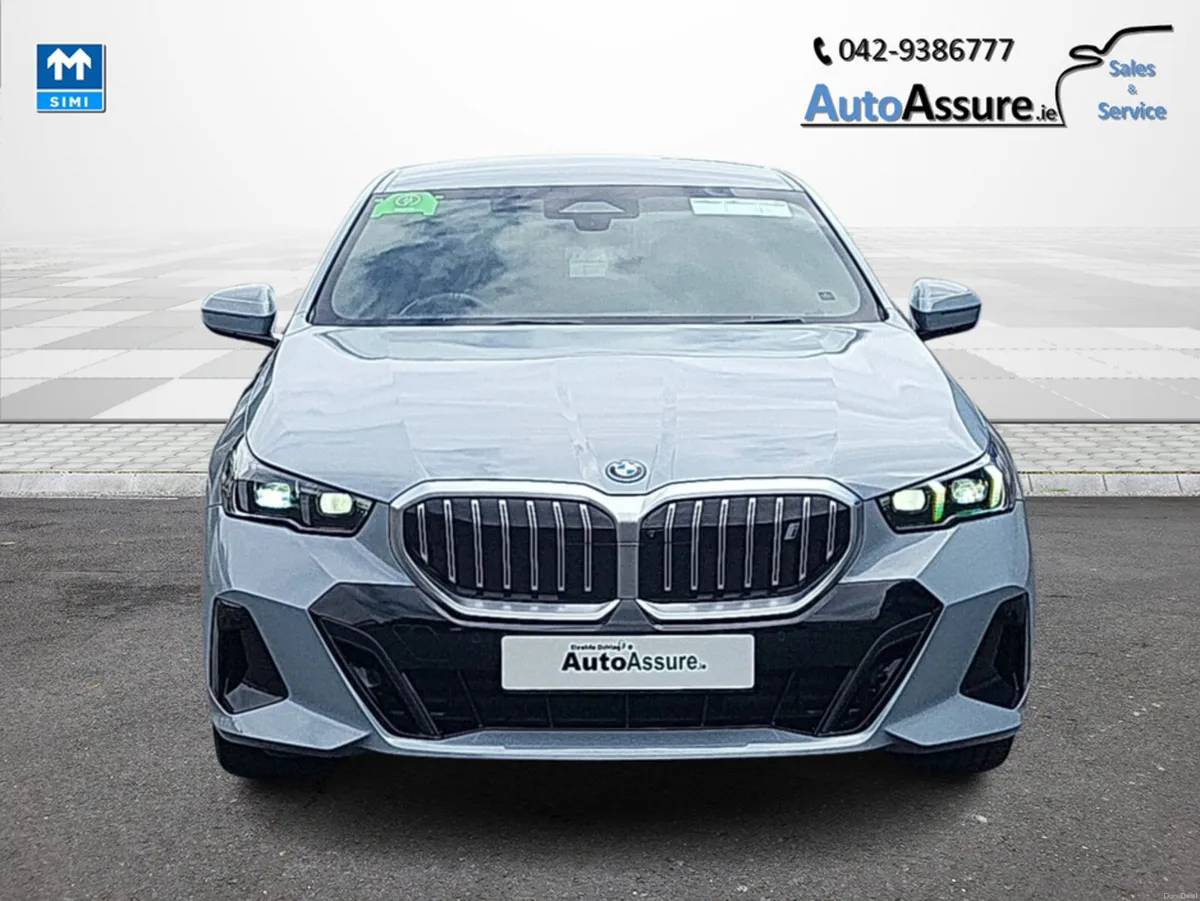 BMW i5 EDRIVE40 M-SPORT *** Brooklyn Grey / Comfor - Image 5