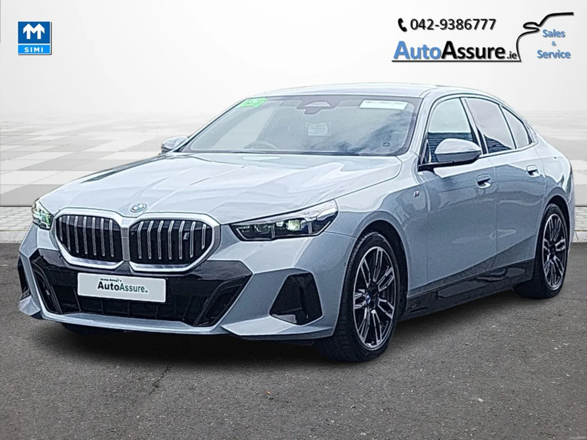 BMW i5 EDRIVE40 M-SPORT *** Brooklyn Grey / Comfor - Image 6