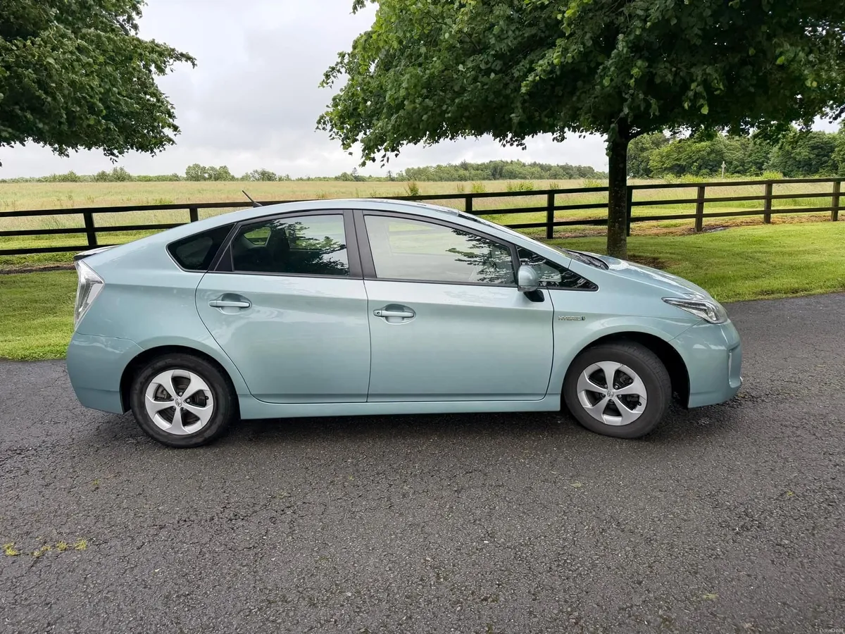 Toyota Prius 2013 - Image 2