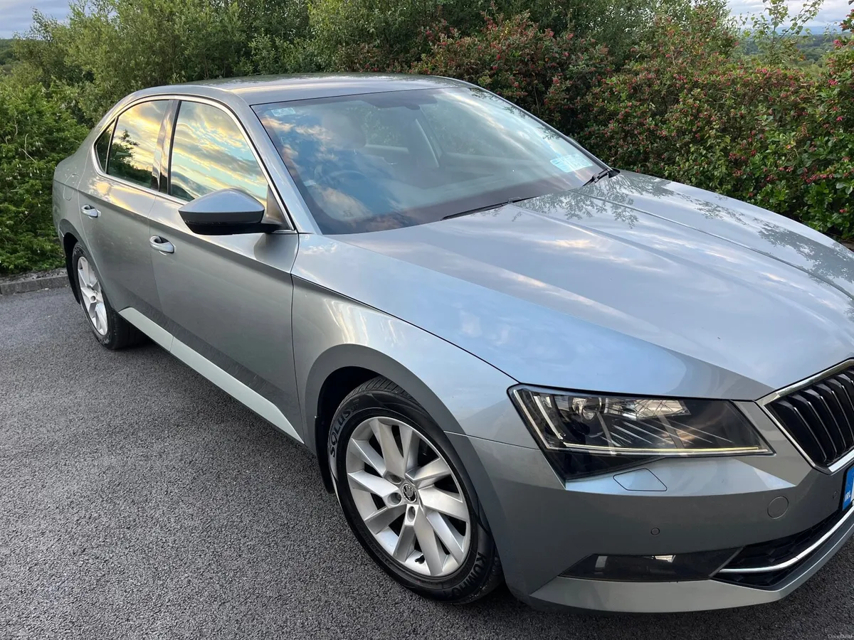 171 Skoda Superb Style 2.0 TDI 150 BHP One Owner - Image 2
