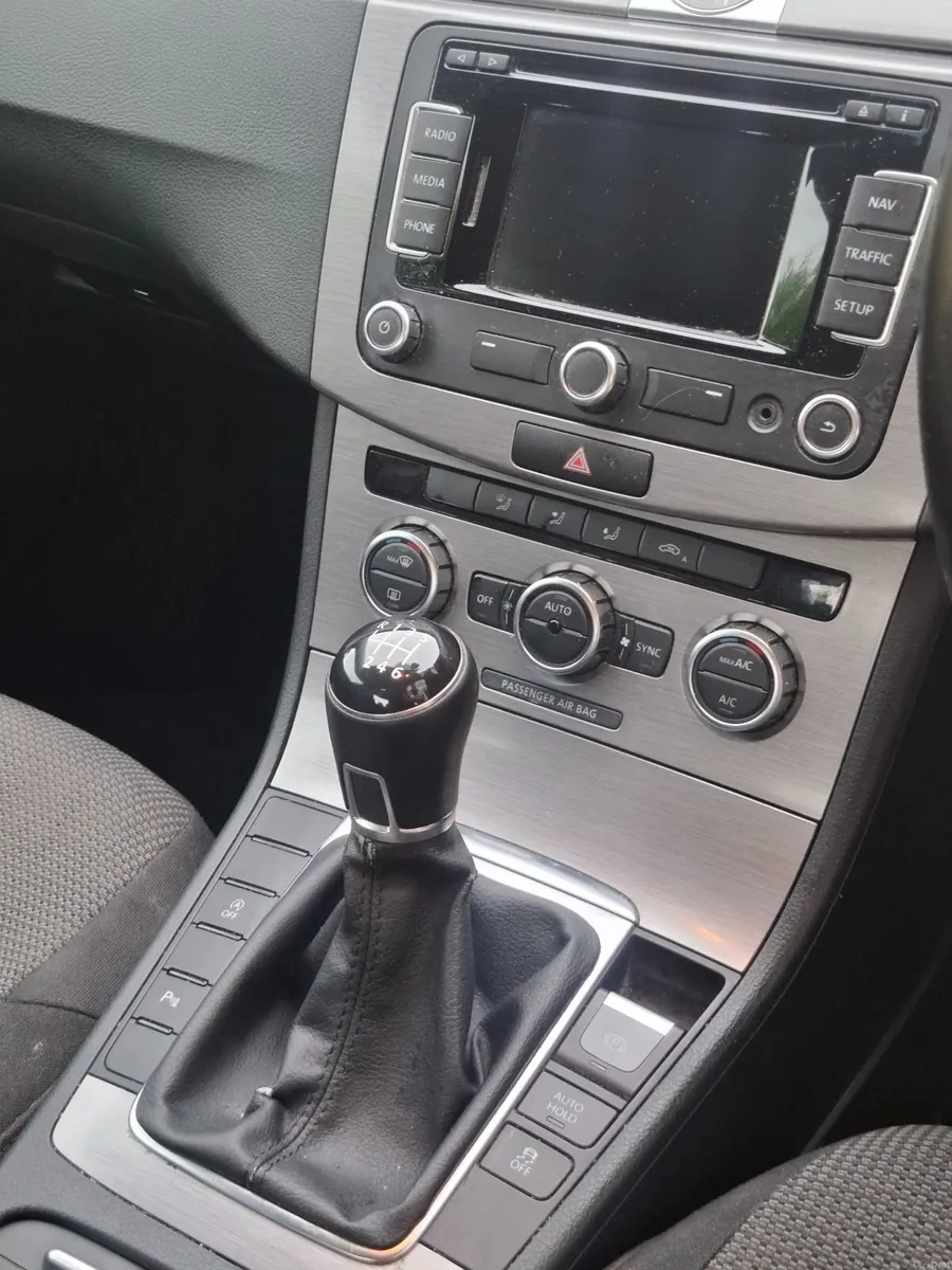 Volkswagen Passat 2013 - Image 5