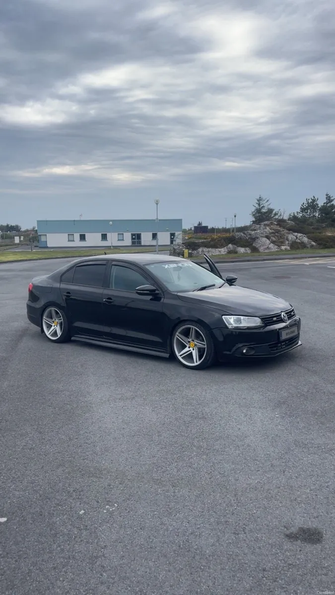 Volkswagen Jetta - Image 2