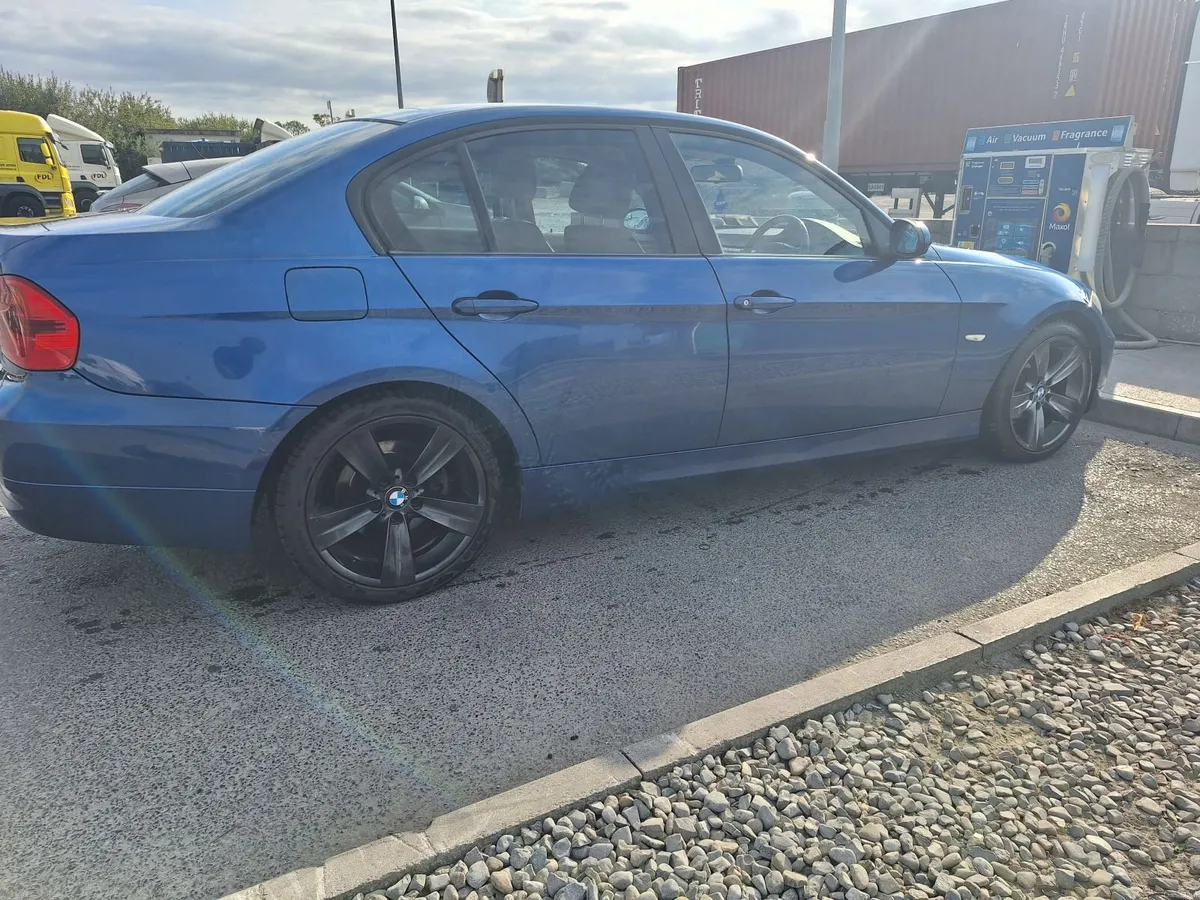 BMW 3-Series 2007 - Image 2