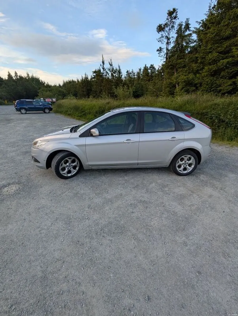 2010 Ford Focus - Image 2