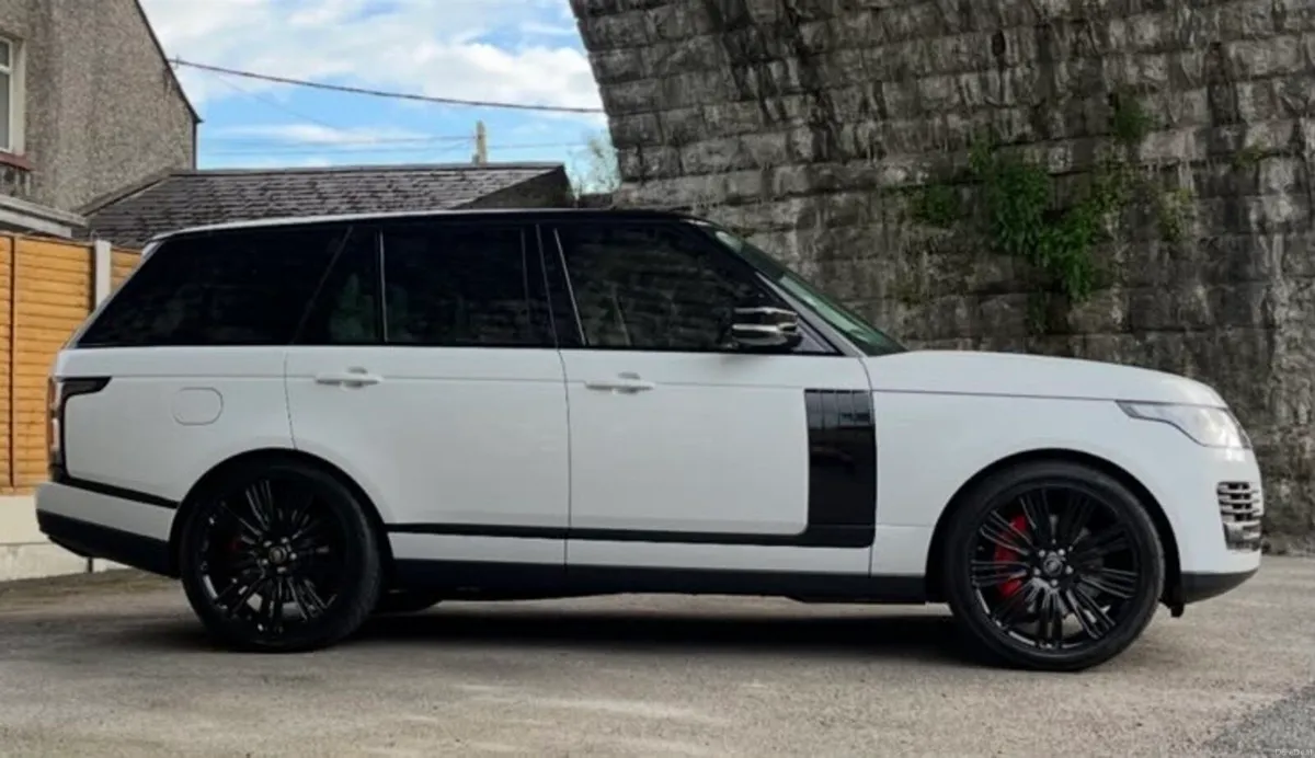 Range Rover P400 Vogue - Image 2