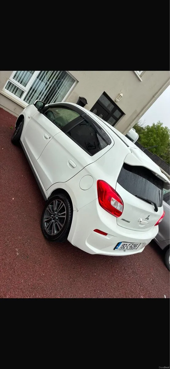 2019 Mitsubishi mirage - Image 3