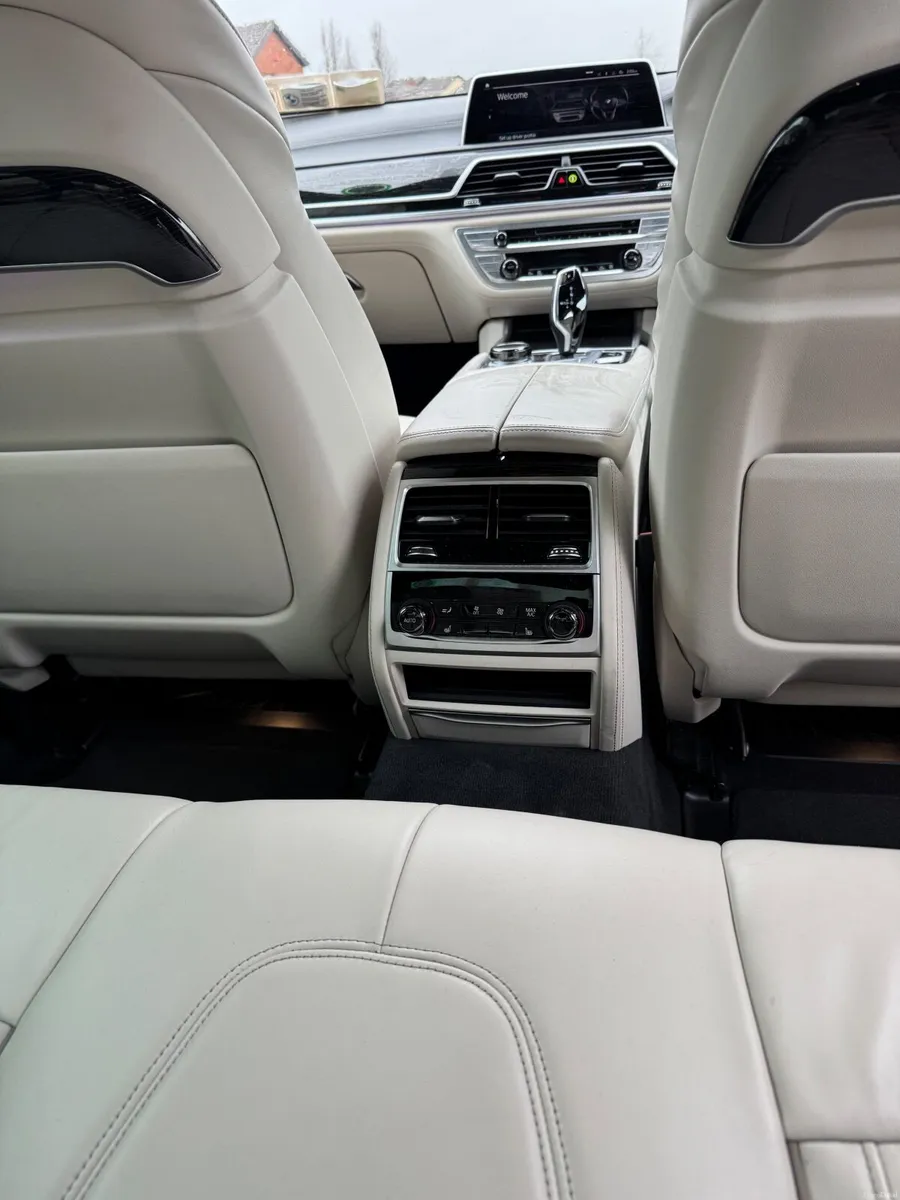 BMW 7-Series 2021 - Image 6