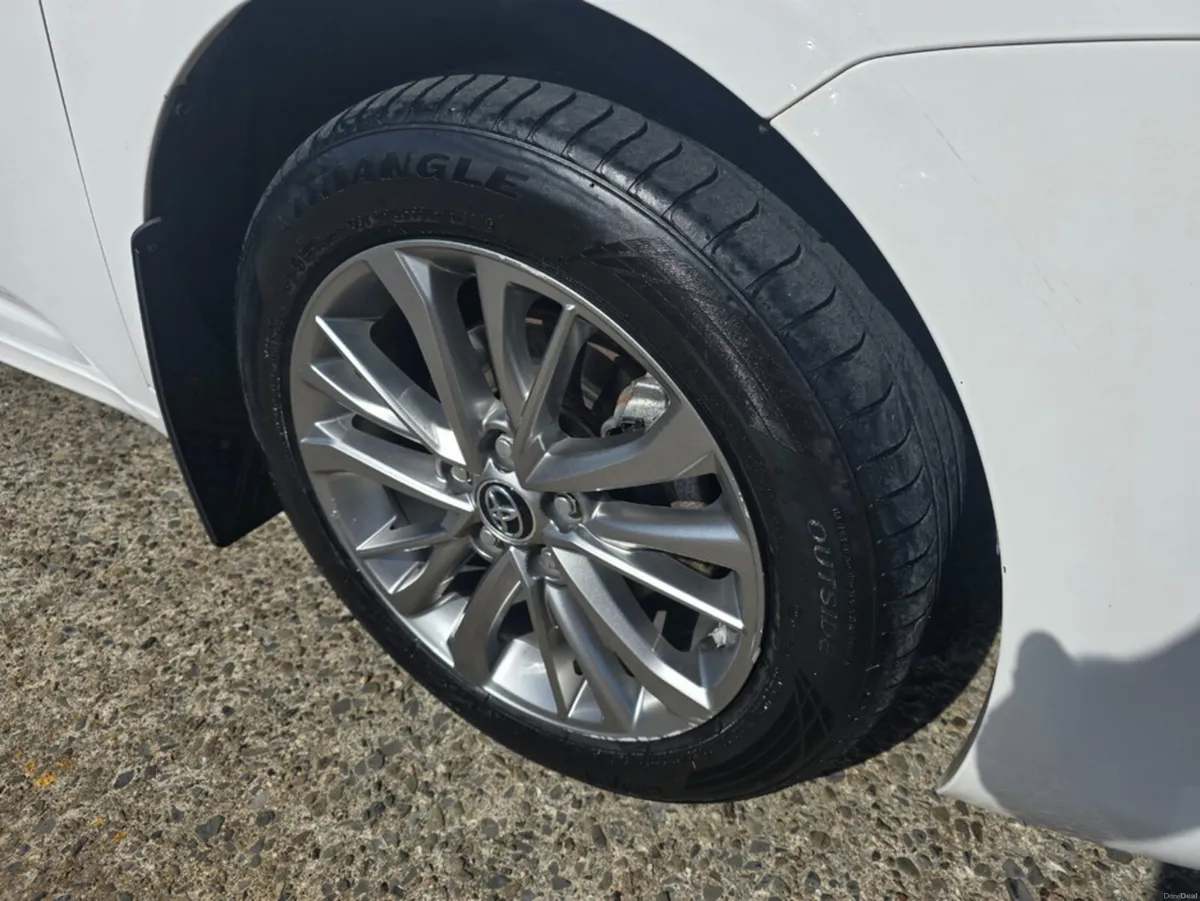 Toyota Avensis 1.6 D-4D BUSINESS EDITION S/S 4DR 1 - Image 2