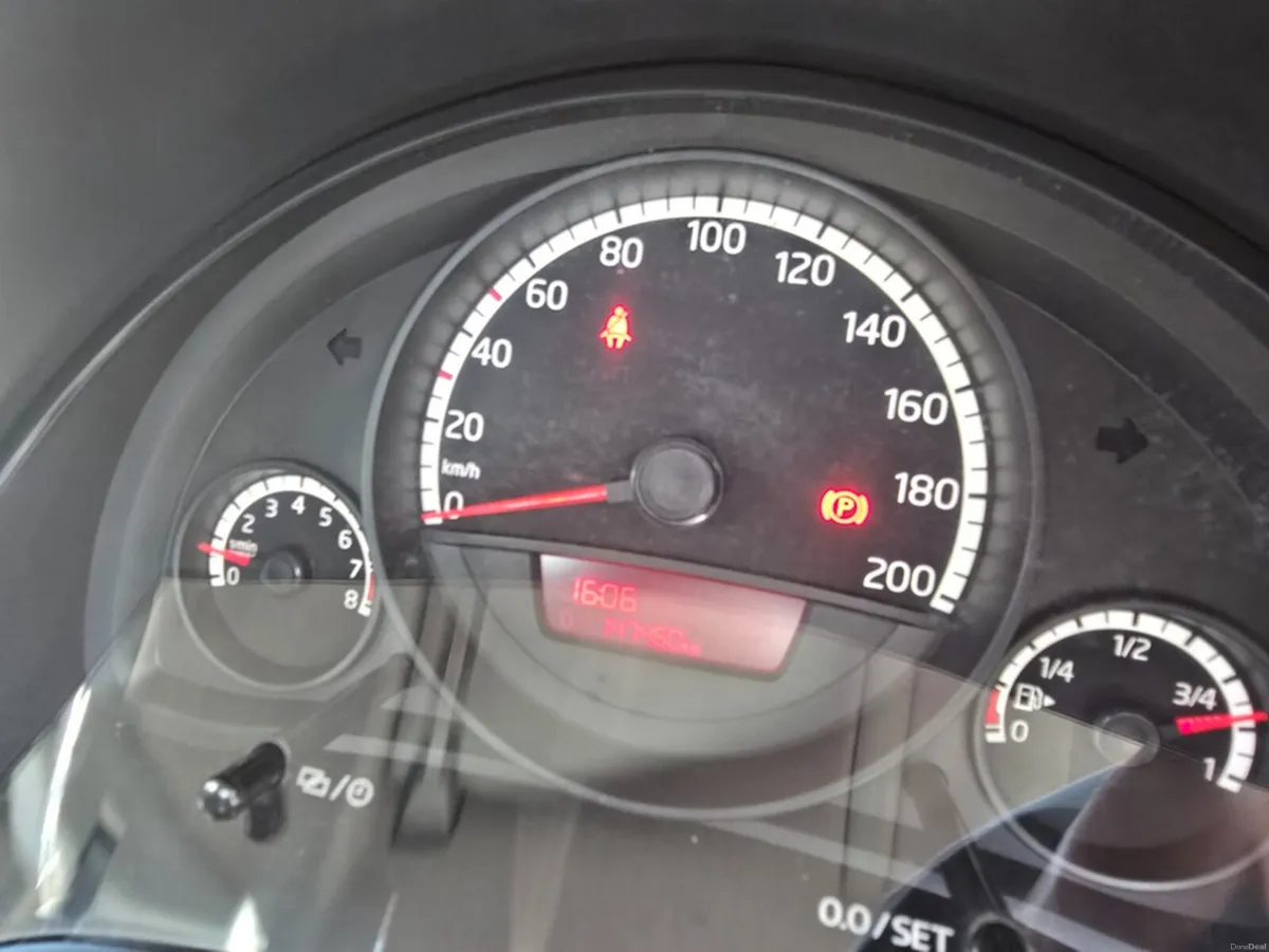 Volkswagen up! MOVE 1.0 MANUAL 5SPEED 5DR 75HP - Image 4