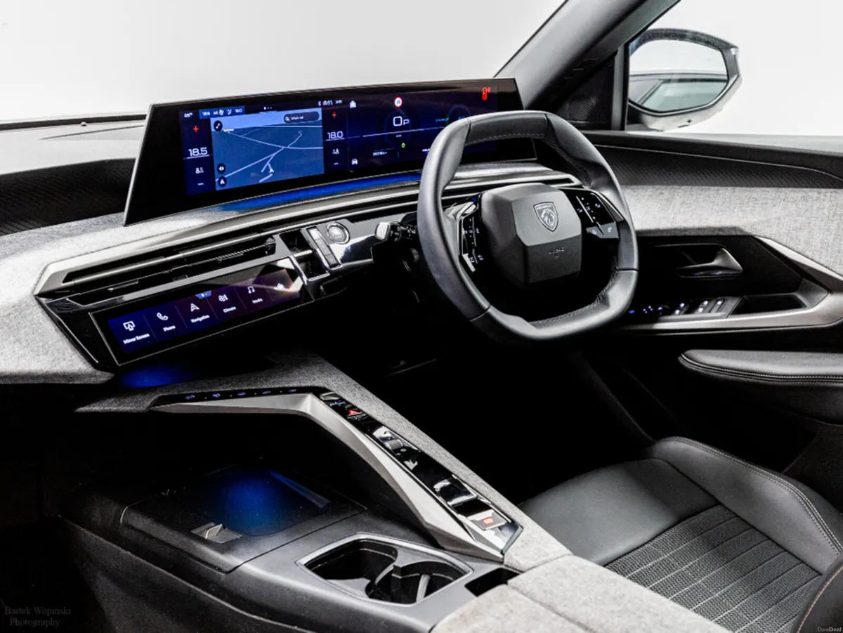 Peugeot 3008 Allure Hybrid Auto 145HP - Image 6