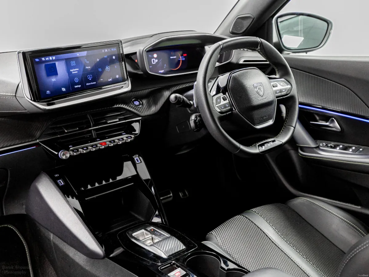 Peugeot 2008 GT Hybrid Auto 145HP - Image 6