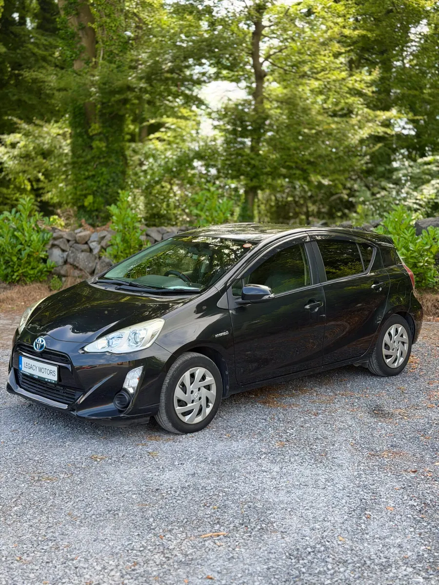 Toyota Aqua | 2015 | 64,000 KM | Auto | Hybrid - Image 3