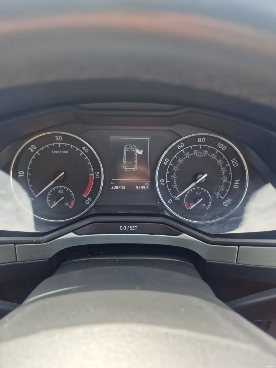 Skoda Superb 2016 - Image 4