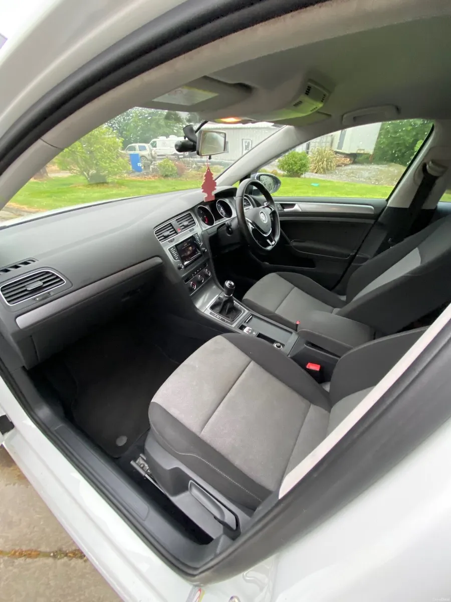142 Volkswagen Golf TDI1.6 - Image 4