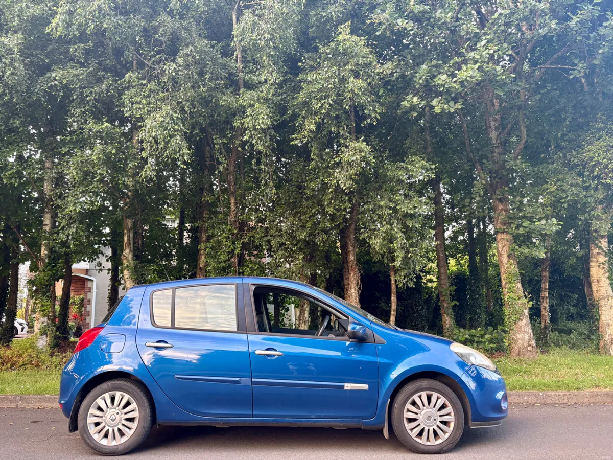2010 Renault Clio 1.2 dynamique low kms - Image 2
