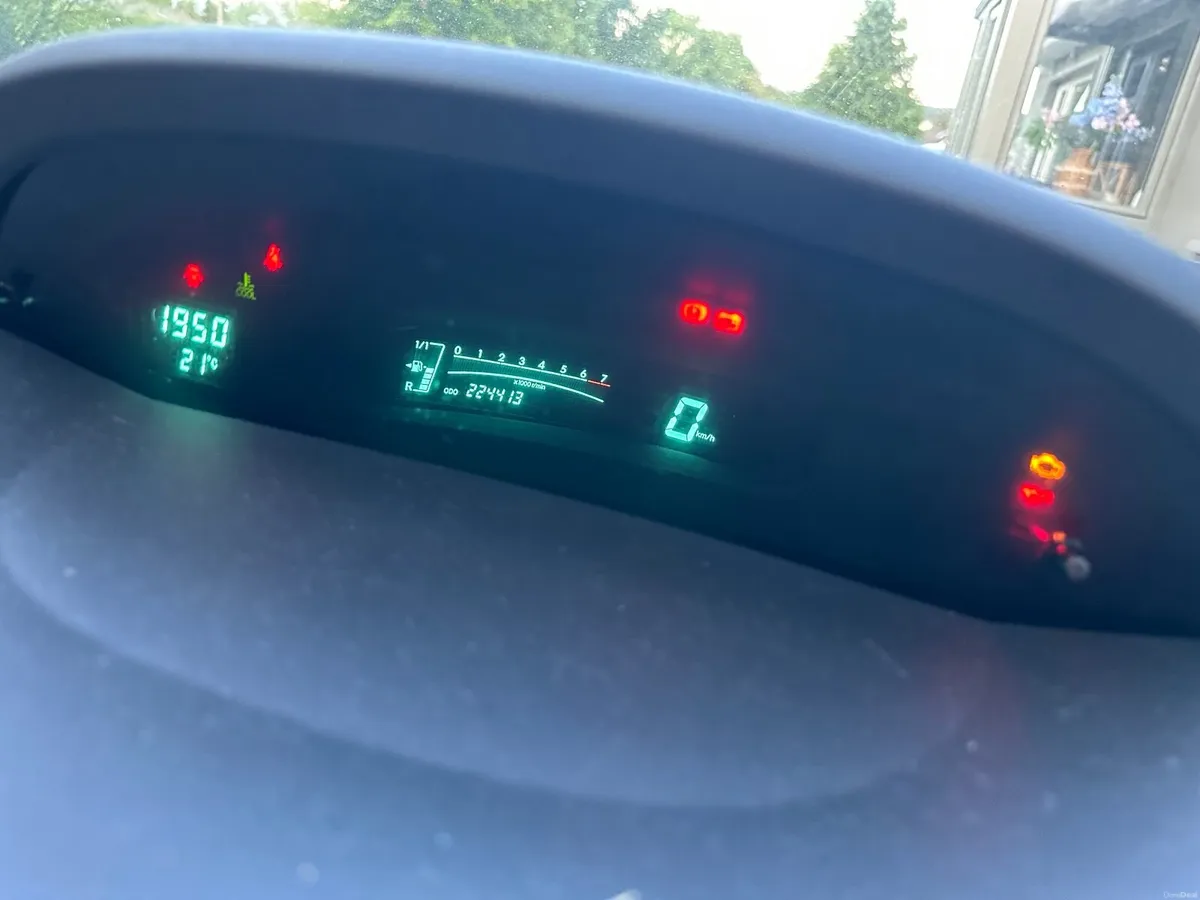 Toyota Yaris 2006 - Image 2