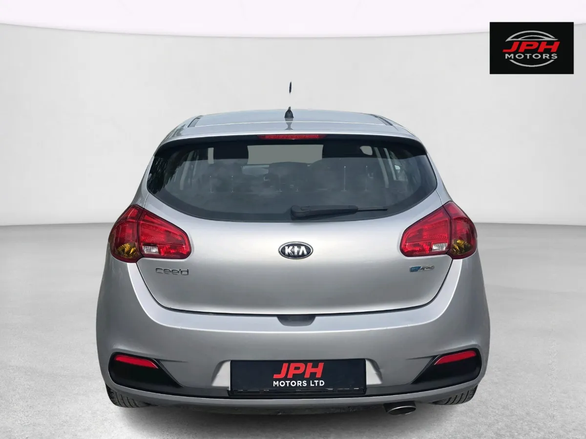 Kia Ceed 2015 - Image 4