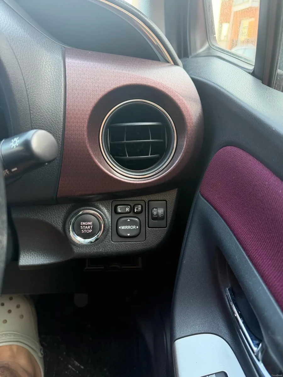 Toyota Vitz 1 Litre - Image 4
