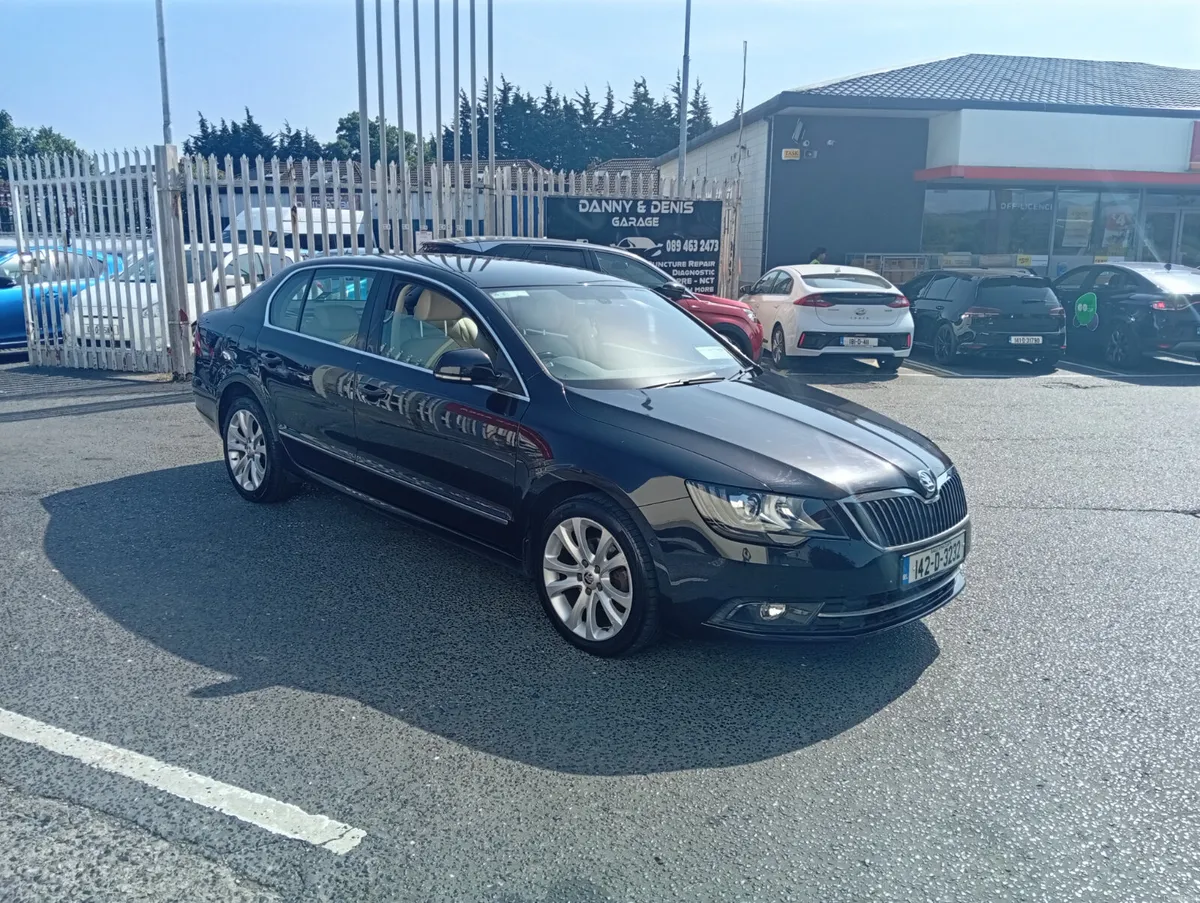 Skoda Superb 2014 only 118,000 kms - Image 1