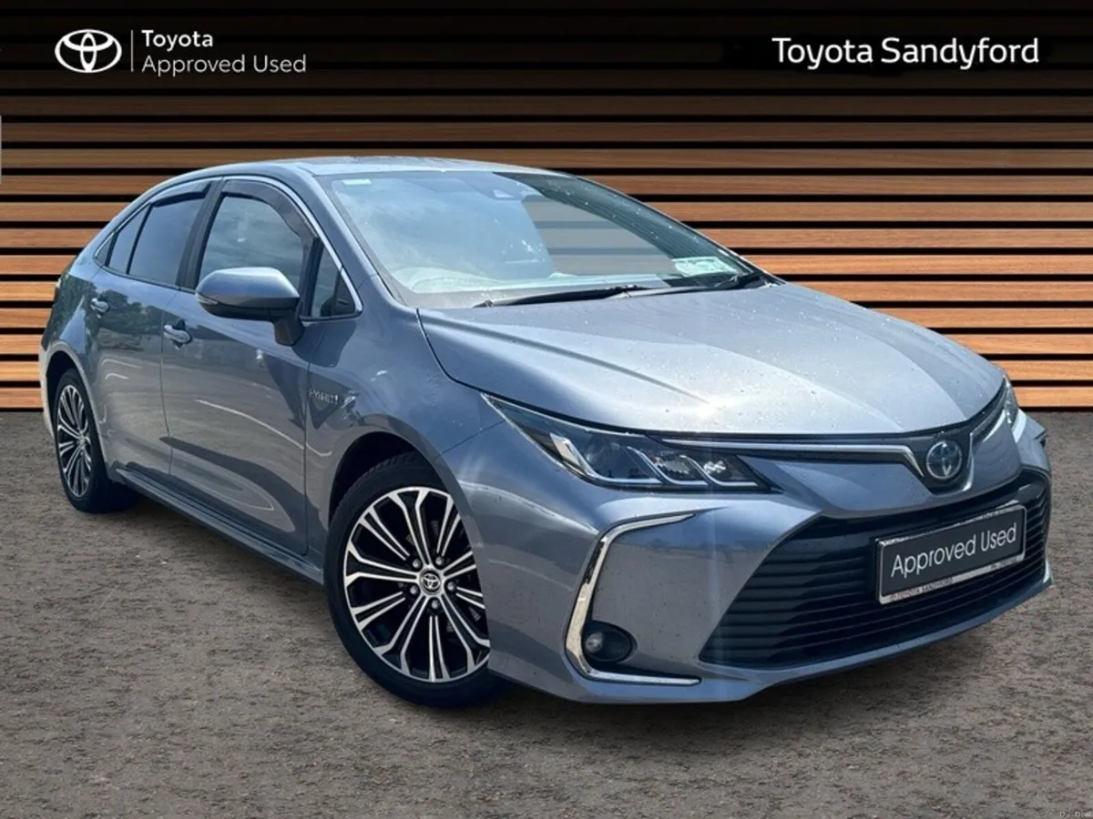 Toyota Corolla HYBRID LUNA SPORT SALOON // HEATED - Image 1