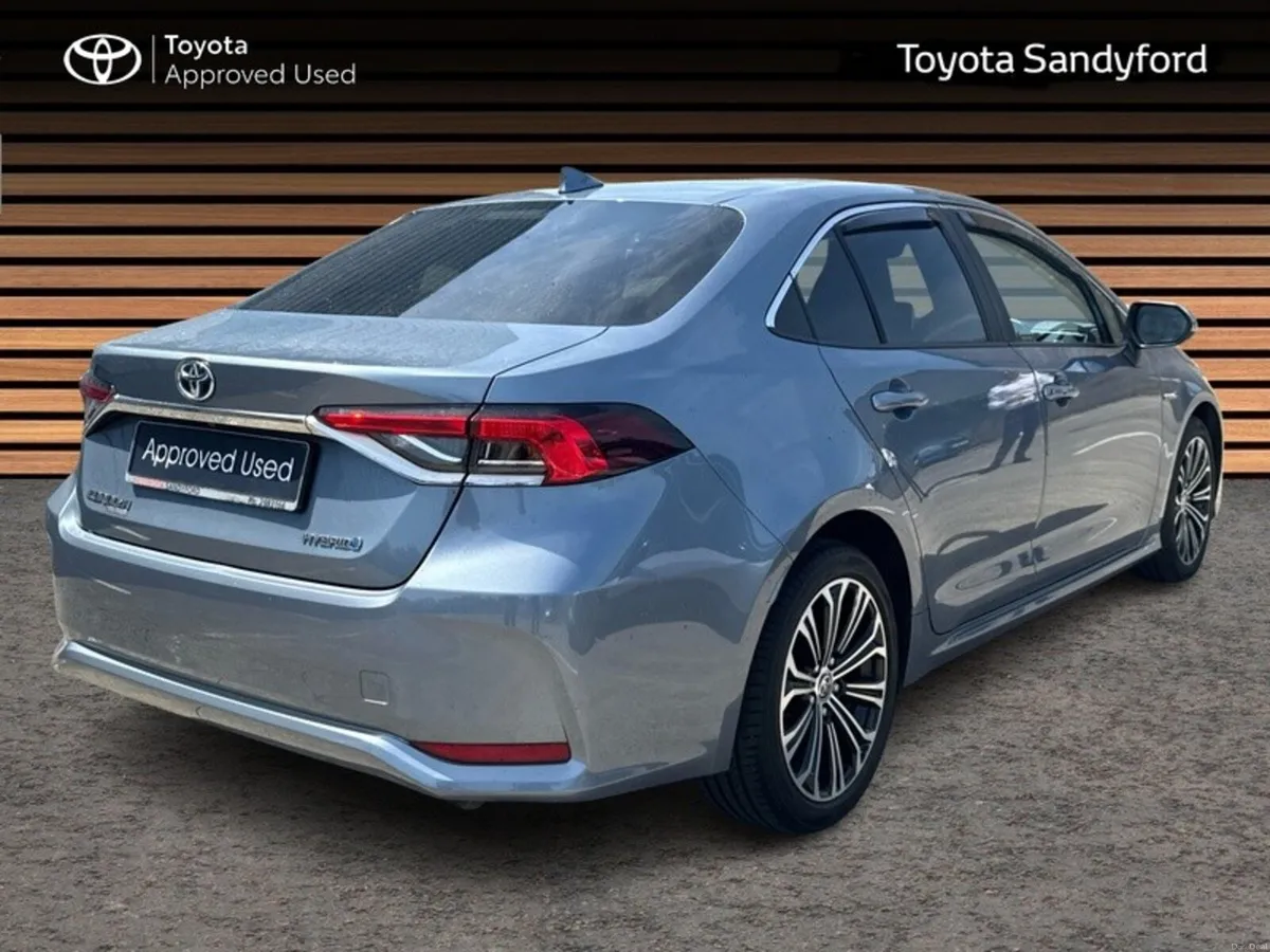 Toyota Corolla HYBRID LUNA SPORT SALOON // HEATED - Image 2