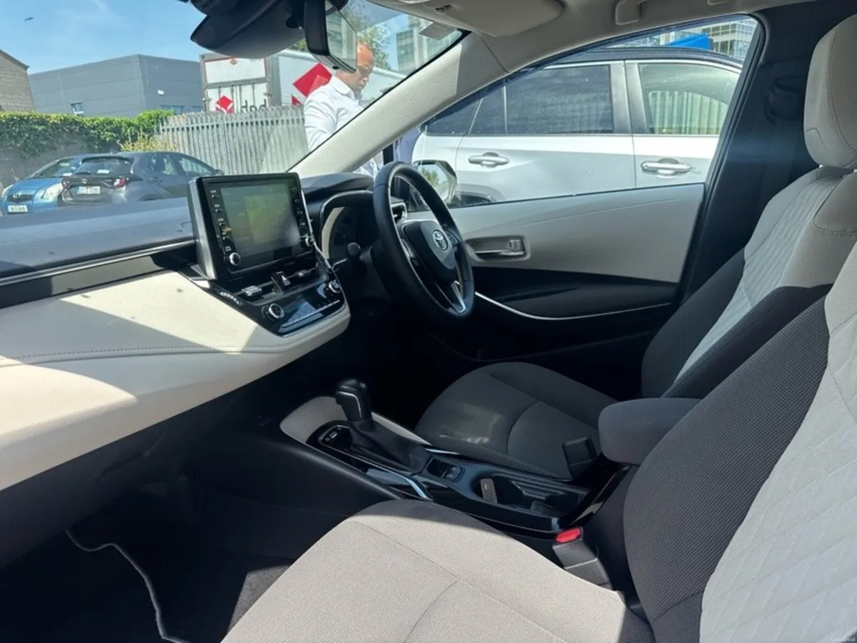 Toyota Corolla HYBRID LUNA SPORT SALOON // HEATED - Image 6