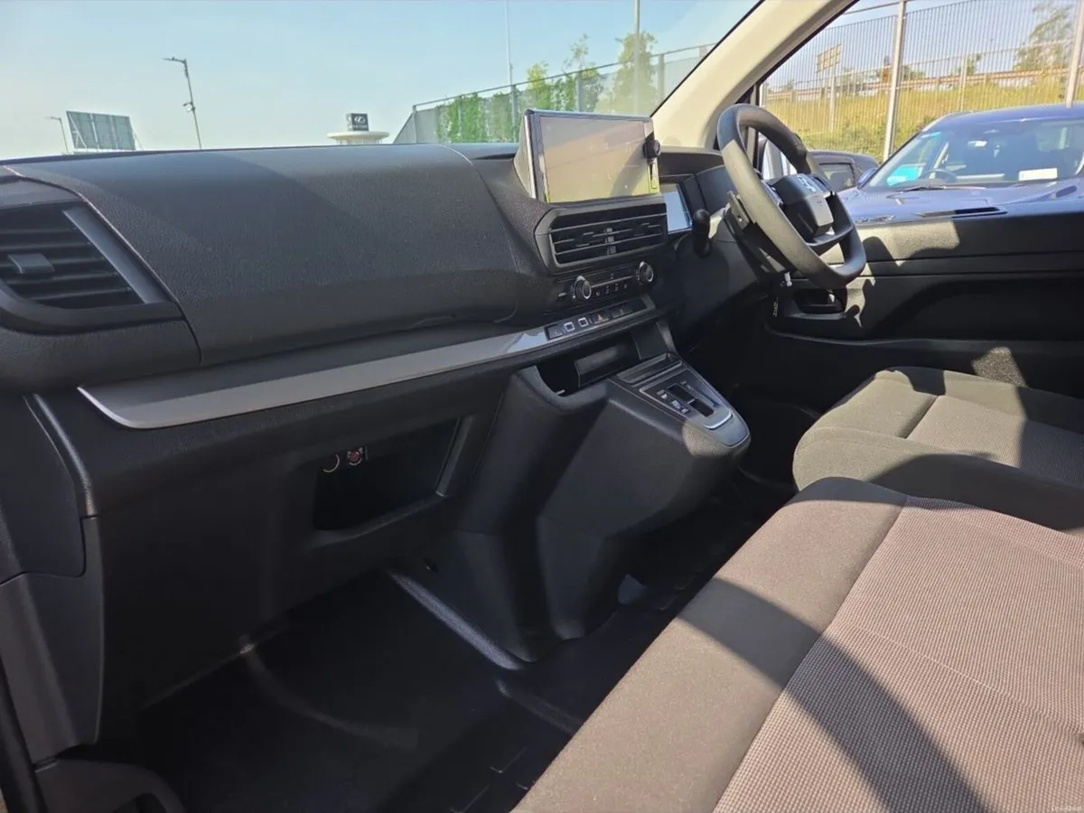 Vauxhall Vivaro LIFE COMBI XL 49KWH 9 SEATER - Image 4