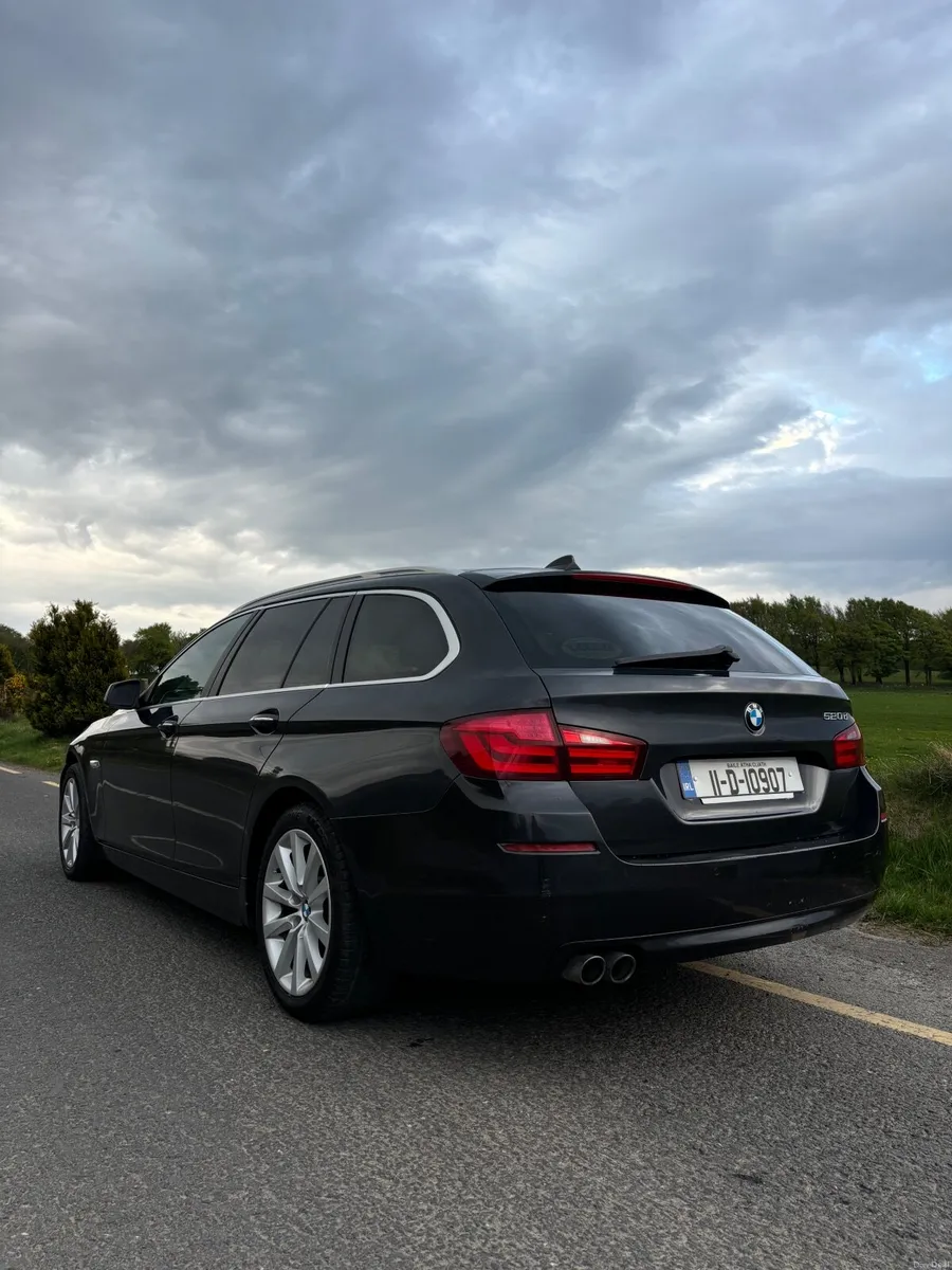 BMW 5-Series 2011 - Image 6