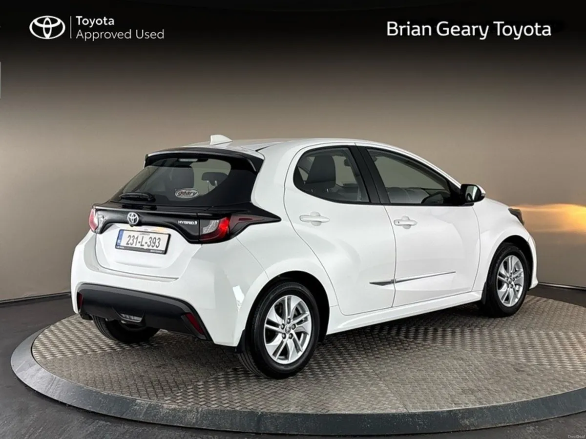 Toyota Yaris HYBRID LUNA - Image 2