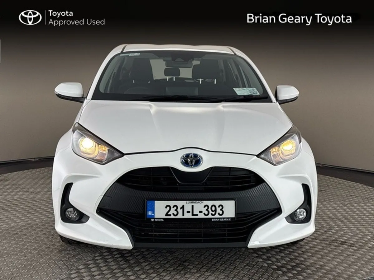 Toyota Yaris HYBRID LUNA - Image 5