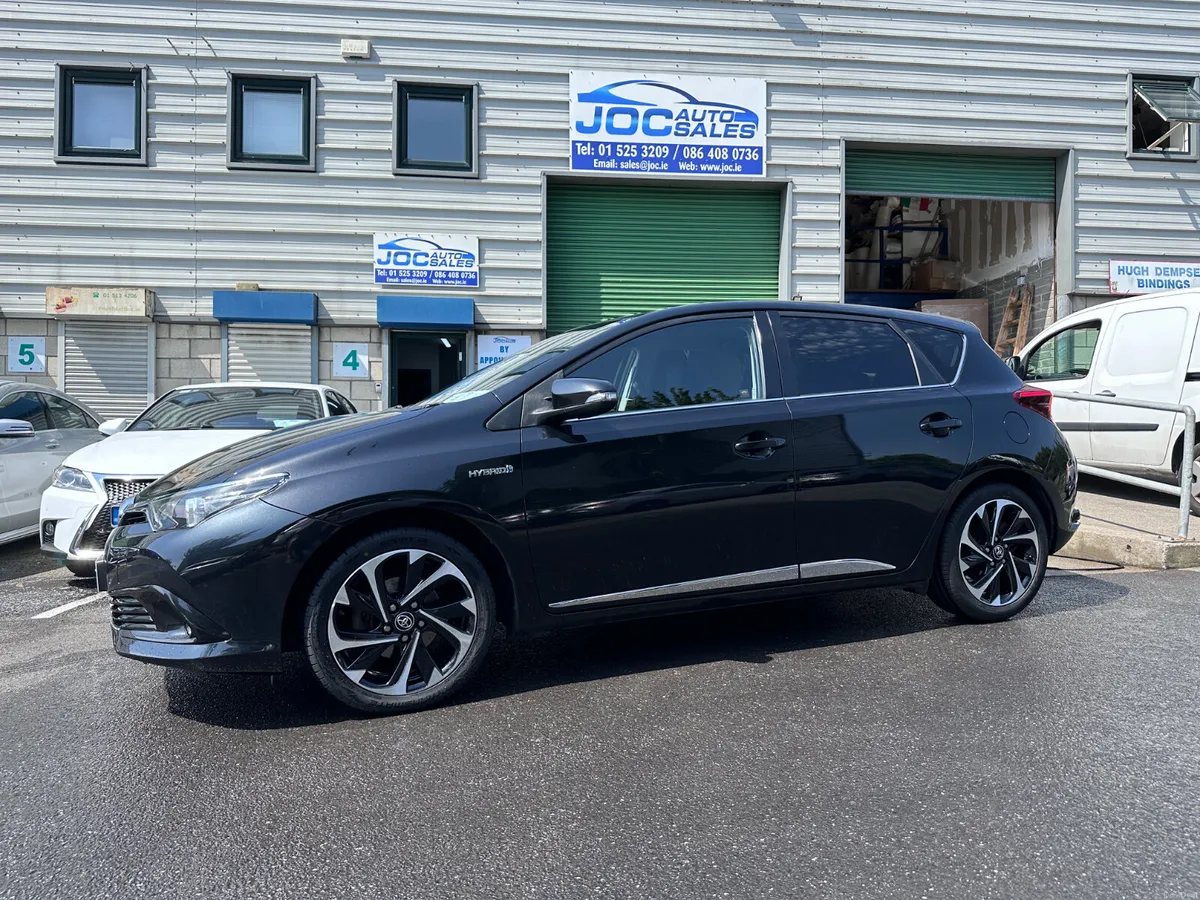 Toyota Auris Hybrid Sol, 2017 - Image 1