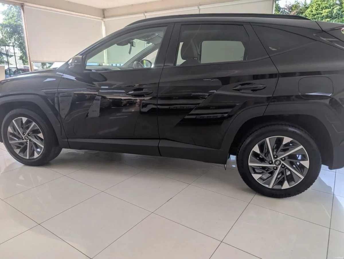 Hyundai Tucson Executive Two Tone Roof - Image 2