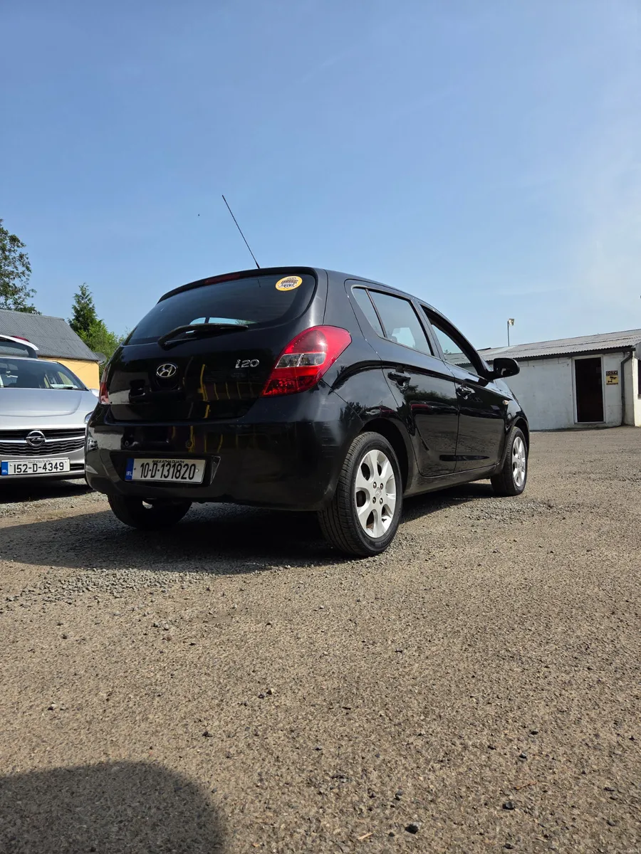 Low Mileage Automatic Hyundai i20 - Image 3