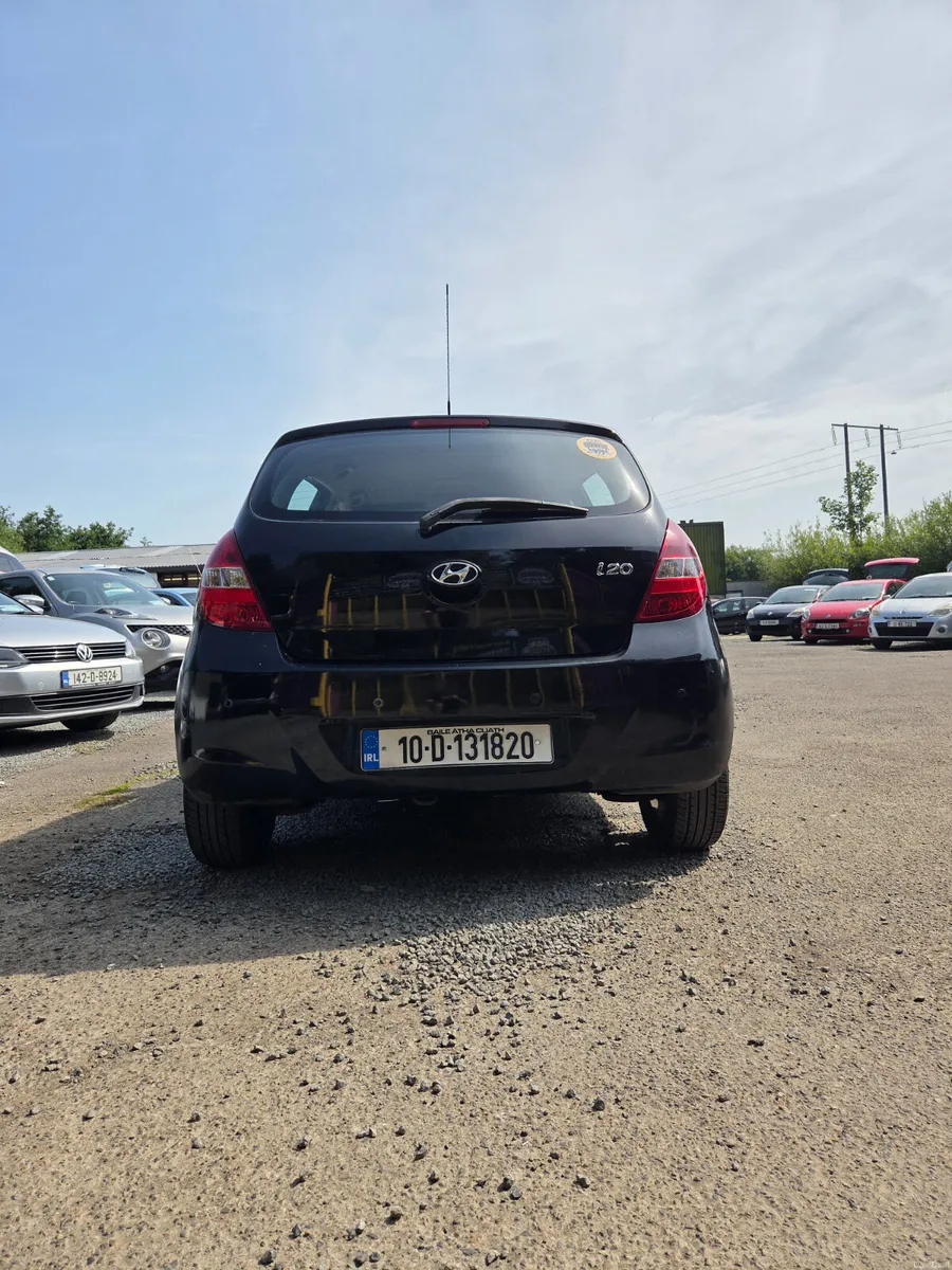Low Mileage Automatic Hyundai i20 - Image 4
