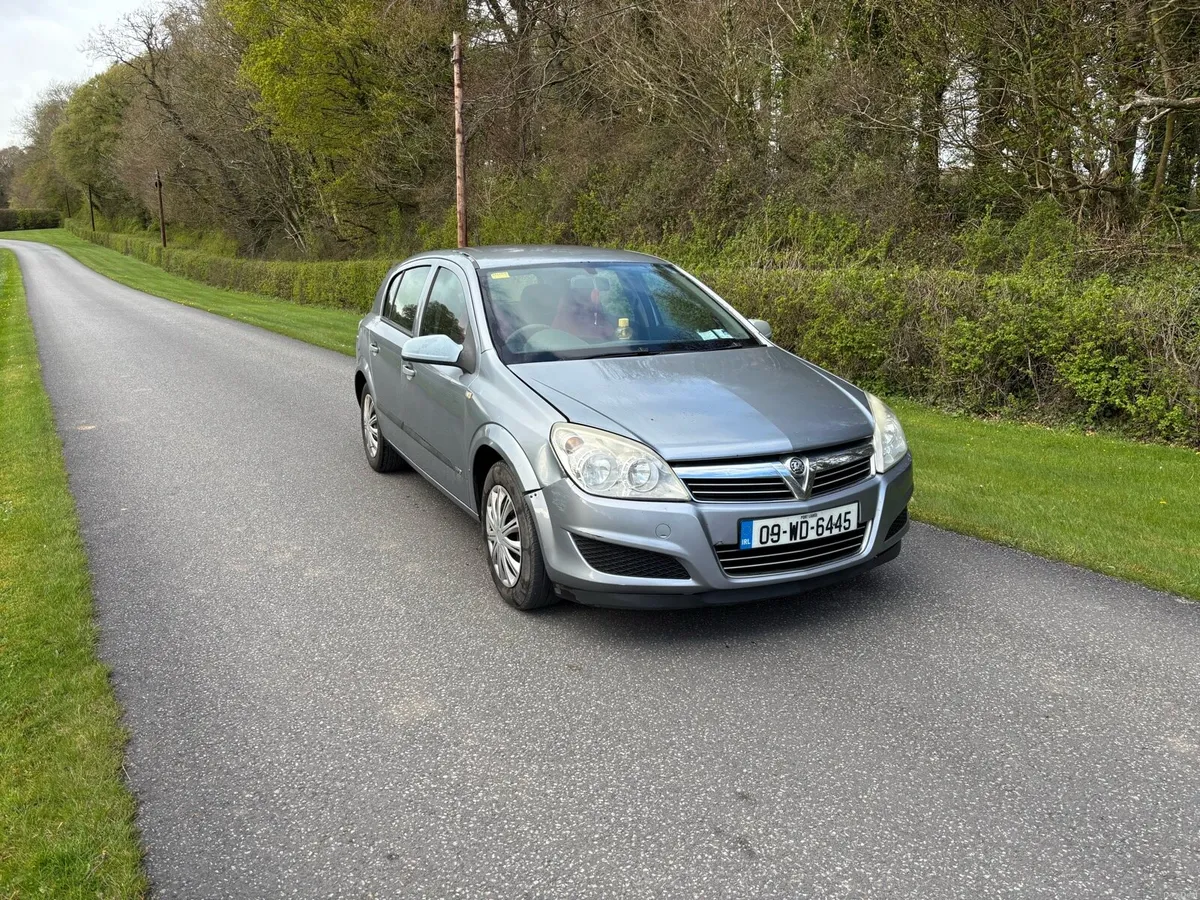 2009 Vauxhall Astra - Image 1