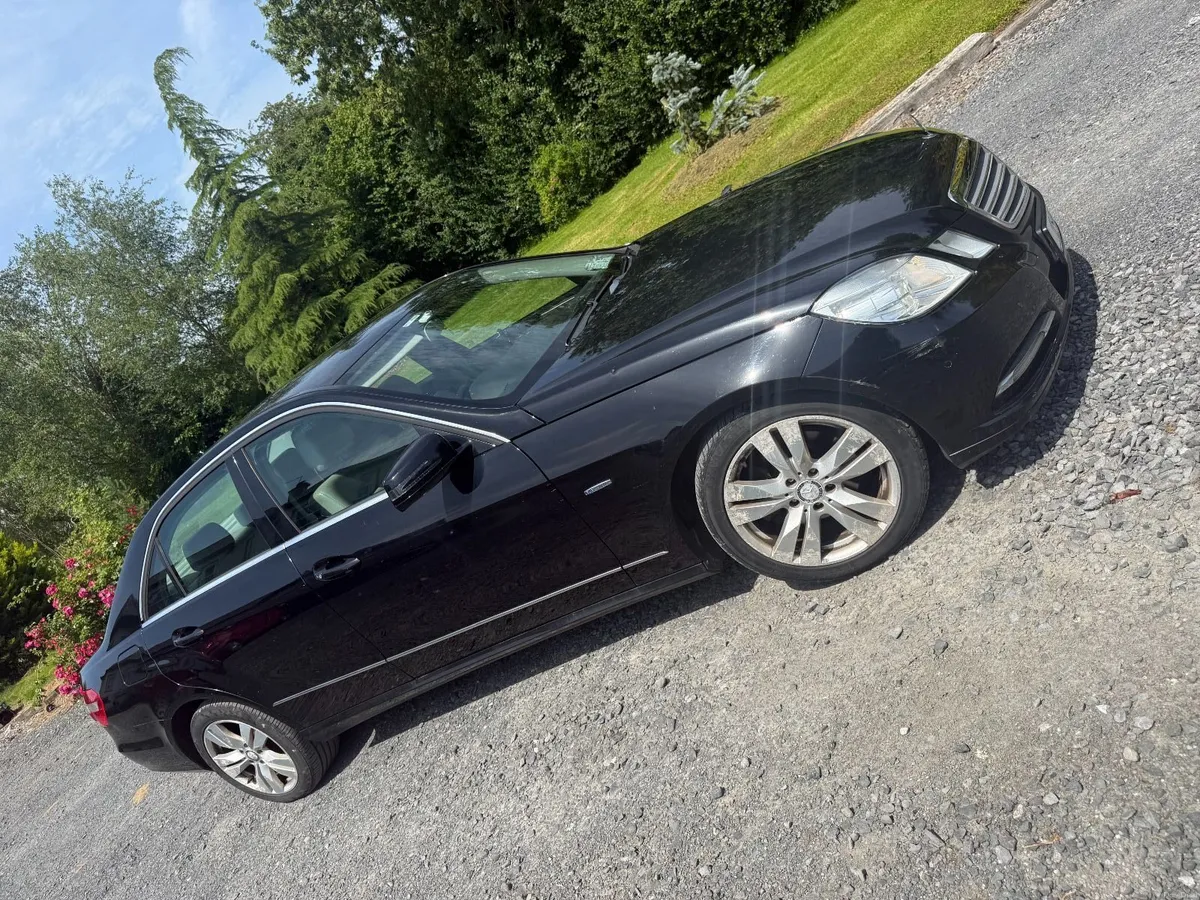 Mercedes-Benz E-Class 2012 - Image 3
