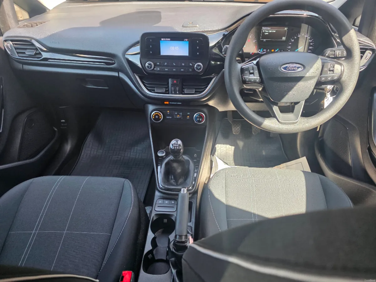 Ford Fiesta Zetec 1.10 70PS 5SPD 4DR - Image 4
