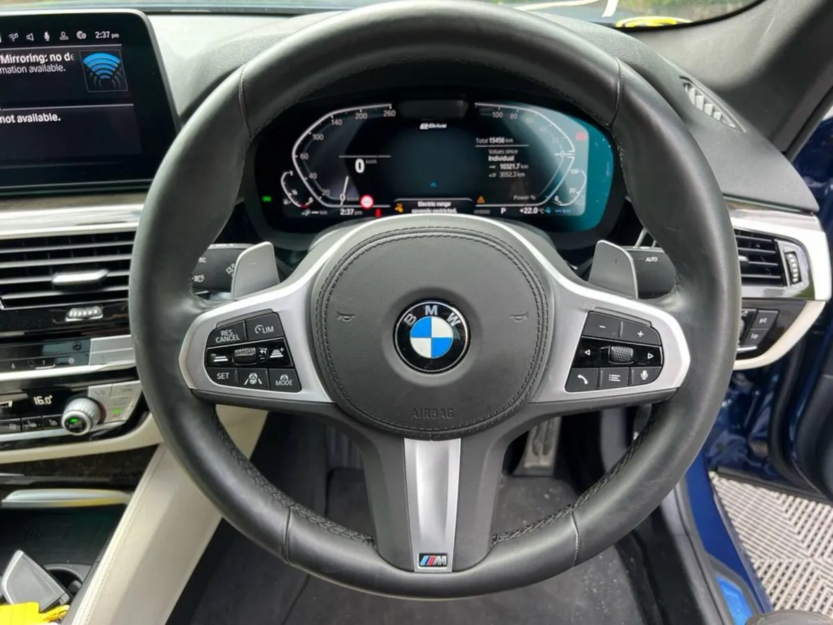 BMW 5-Series 530e LCI M-SPORT 2.0 PLUG-IN HYBRID A - Image 3
