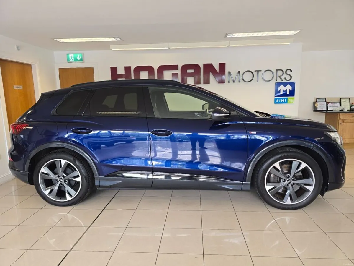Audi Q4 40 E-tron S Line Black Edition *BEST RANGE - Image 3