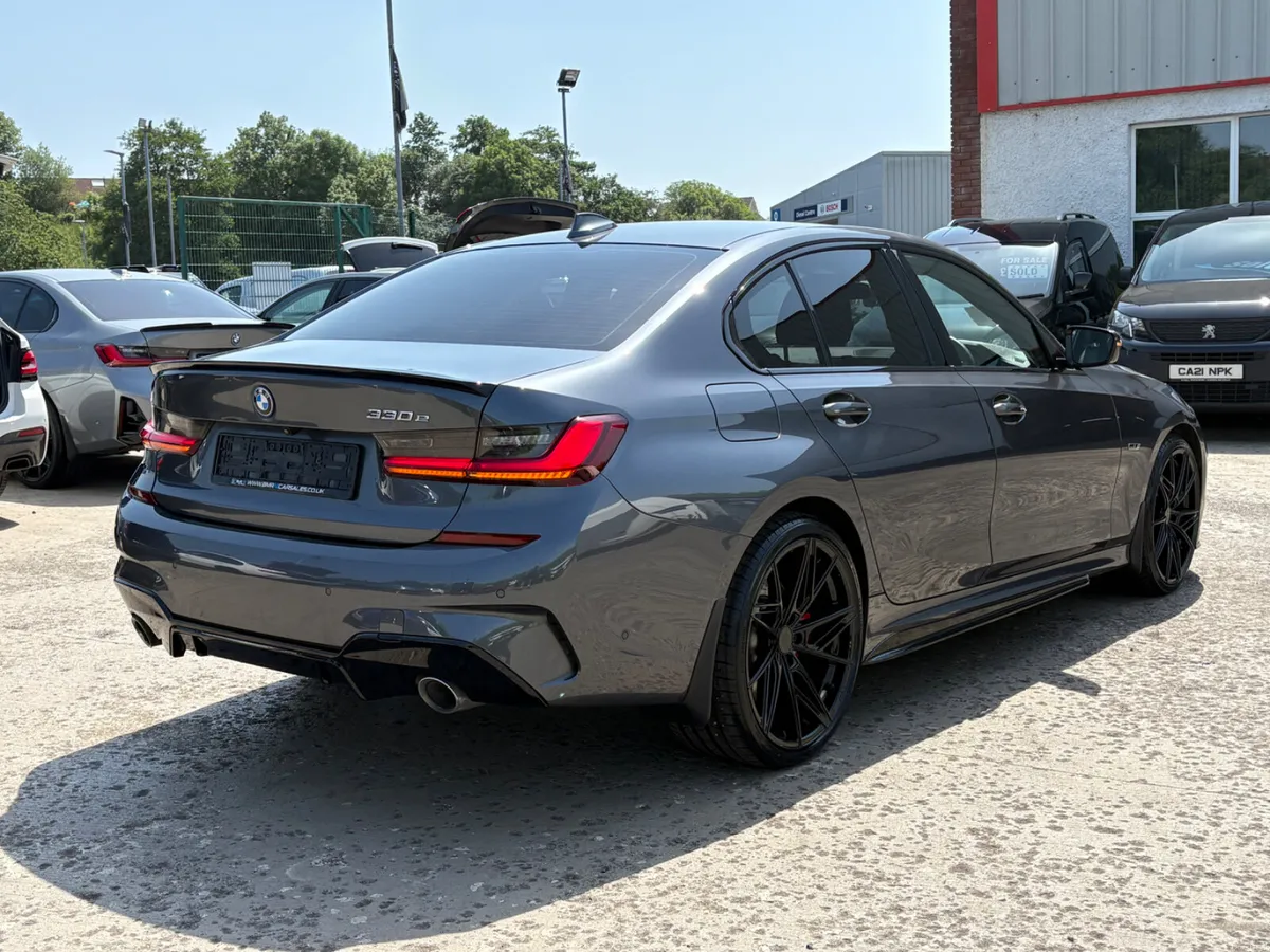 BMW 3-Series 2022 - Image 4