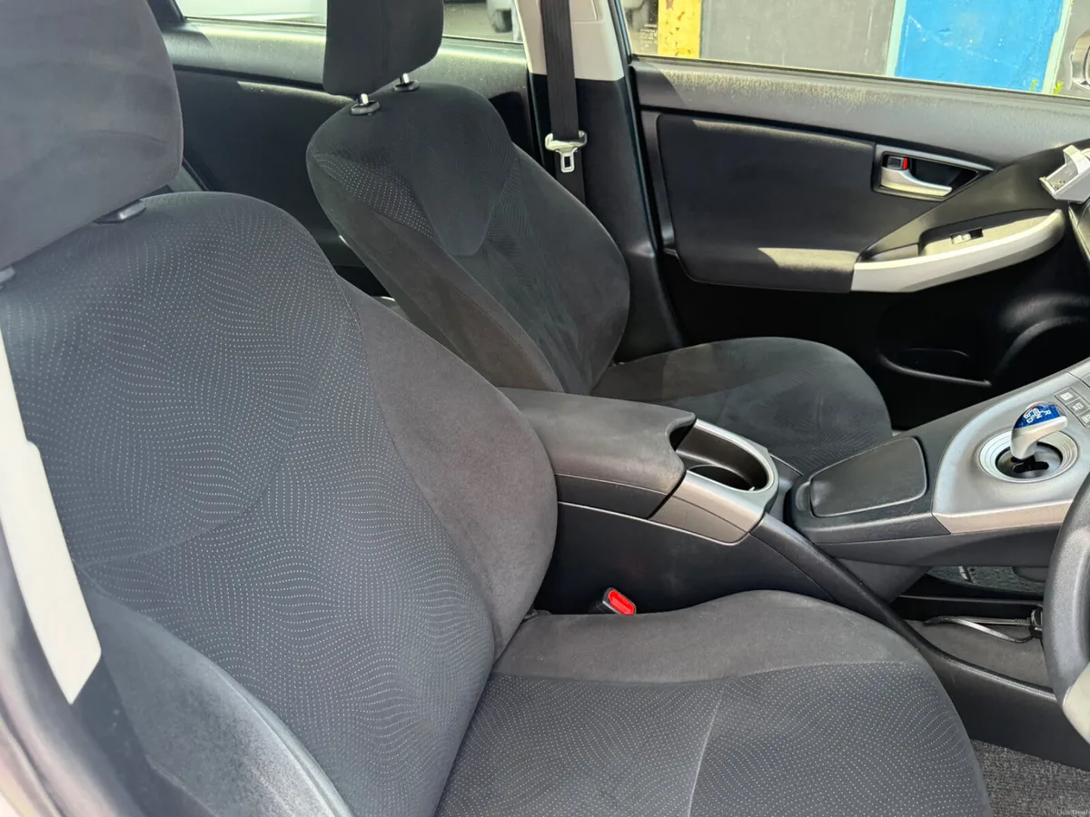 2014 Toyota Prius Hybrid Automatic - Image 6